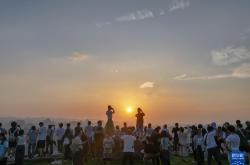 光明网评论员：2.5天休假模式试行，承托民生期待