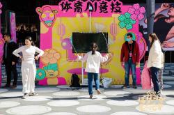 深圳文博会港澳展区潮玩非遗同框演绎“湾区潮型范”