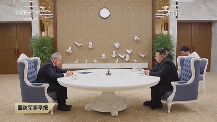金正恩会见俄罗斯联邦安全会议秘书绍伊古 第1张 金正恩会见俄罗斯联邦安全会议秘书绍伊古 第1张
